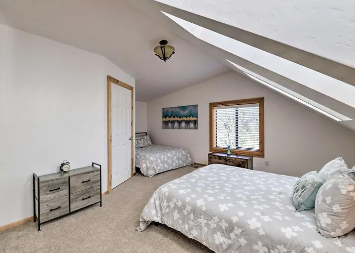 Hot Tub & Mtn View: Dog-friendly Getaway!