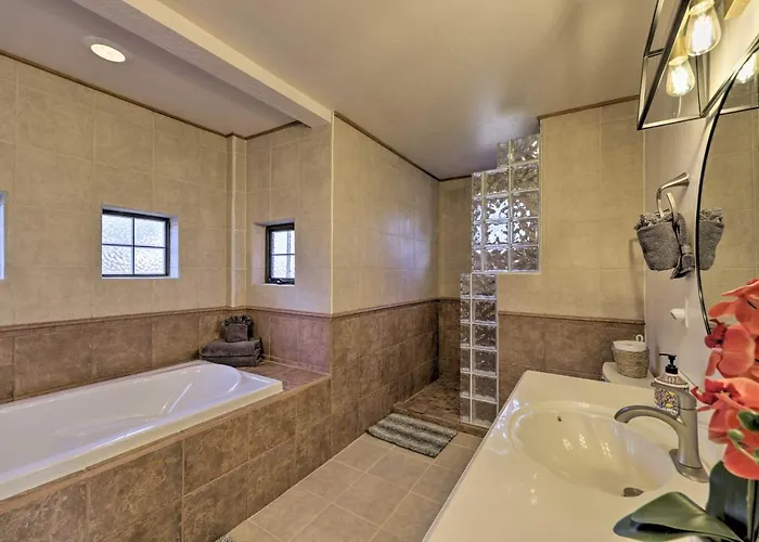 Hot Tub & Mtn View: Dog-friendly Getaway! Сasa de vacaciones Payson