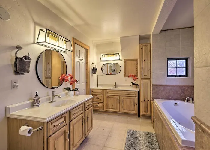 Hot Tub & Mtn View: Dog-friendly Getaway! Payson