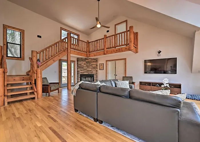 Hot Tub & Mtn View: Dog-friendly Getaway!