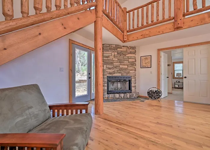 Hot Tub & Mtn View: Dog-friendly Getaway!
