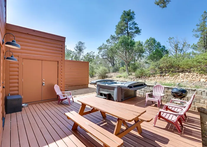 Сasa de vacaciones Hot Tub & Mtn View: Dog-friendly Getaway!